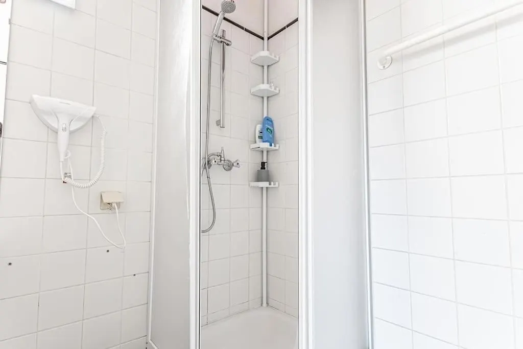 City Living, Garden Vibes 3Br Bliss In Vienne 0*,  Autriche