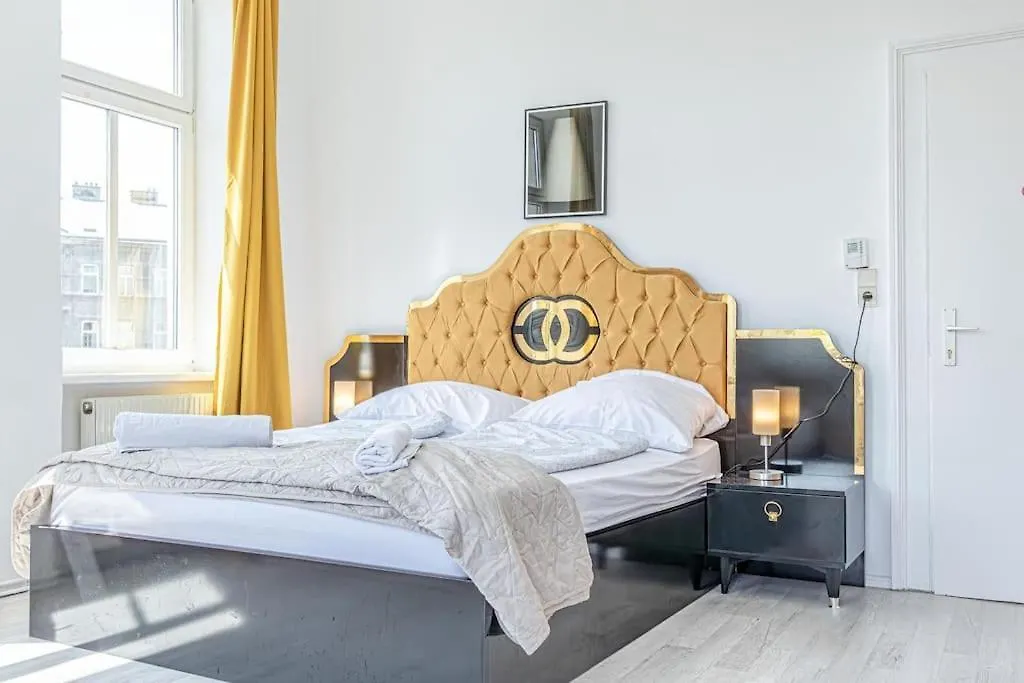 City Living, Garden Vibes 3Br Bliss In Vienne 0*,  Autriche