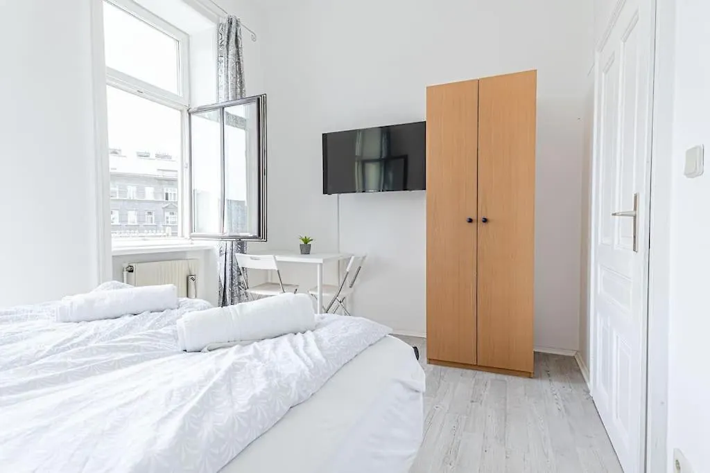 City Living, Garden Vibes 3Br Bliss In וינה דירה