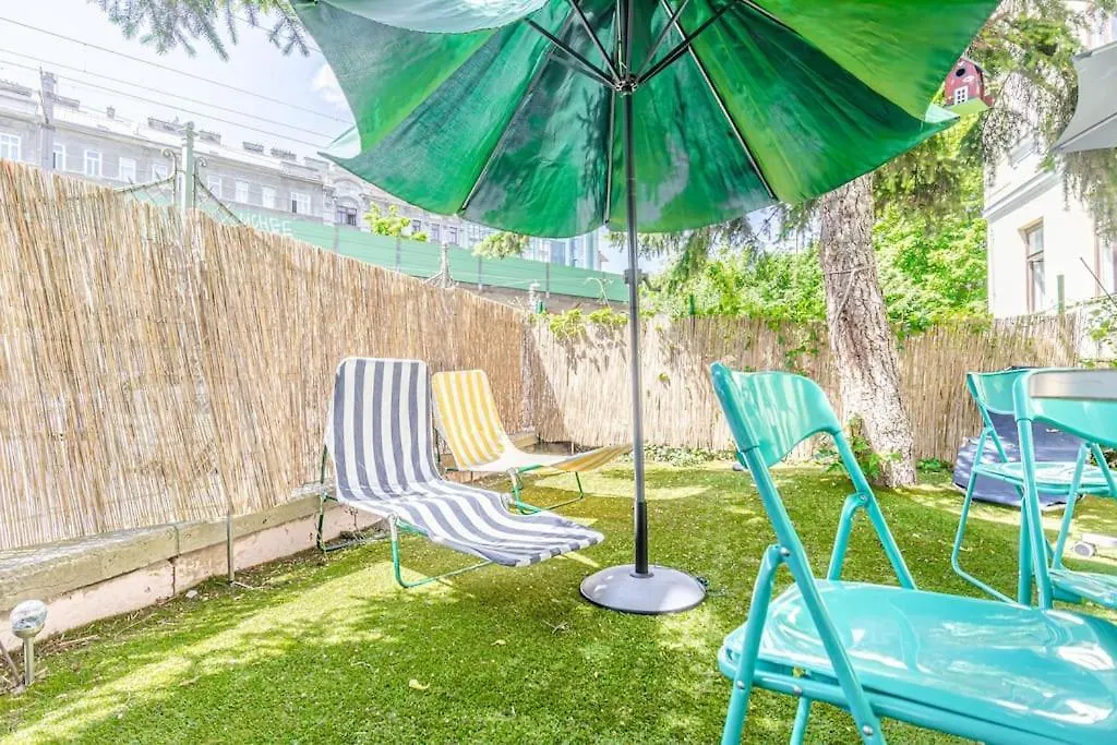 City Living, Garden Vibes 3Br Bliss In Vienne Autriche